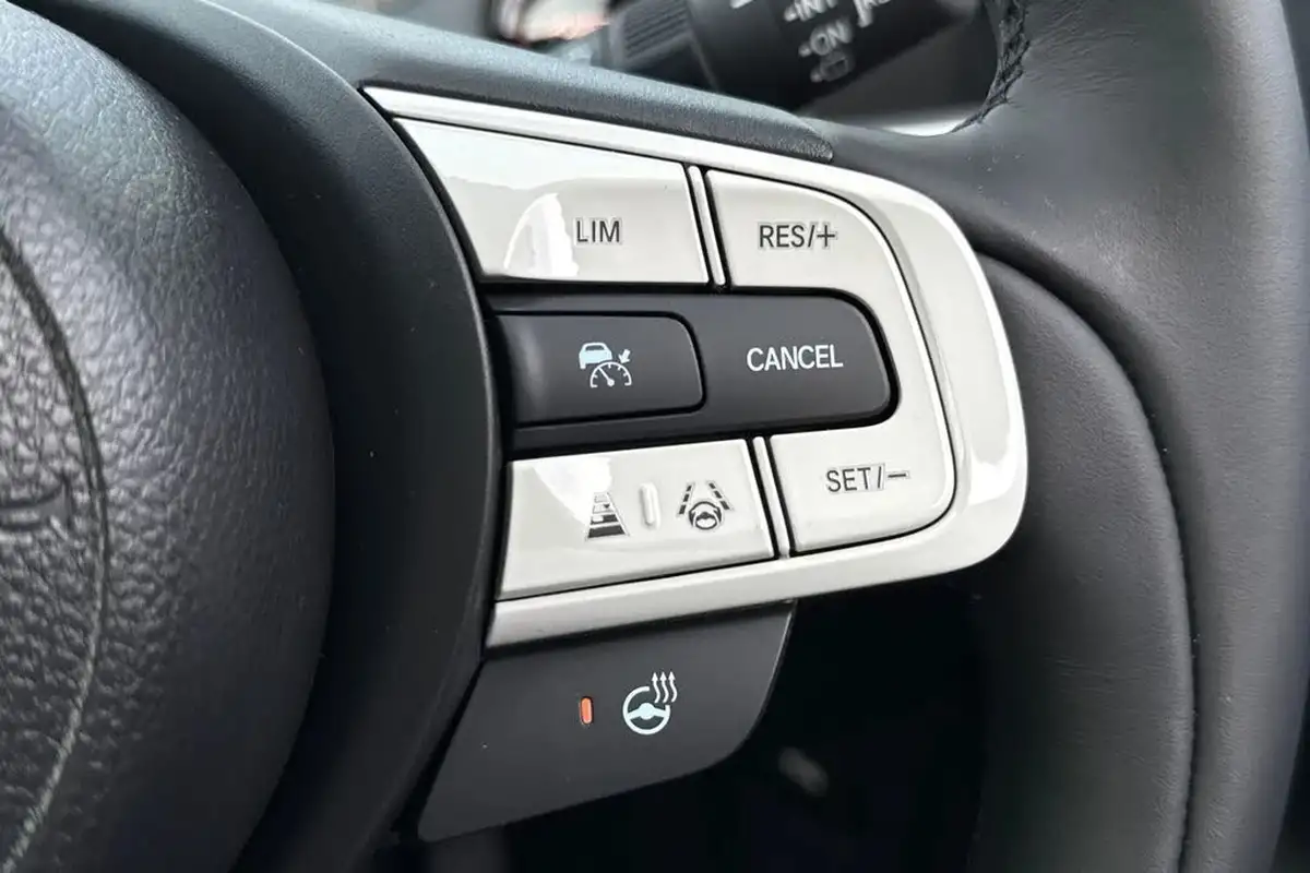 2025-honda-jazz-15-i-mmd-advance-big-27