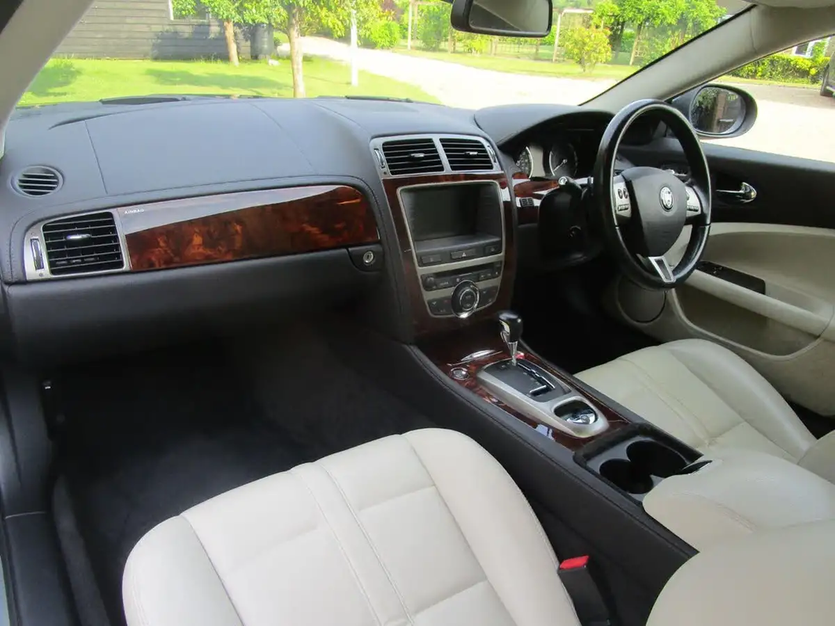 2007-jaguar-xk-42-coupe-big-11