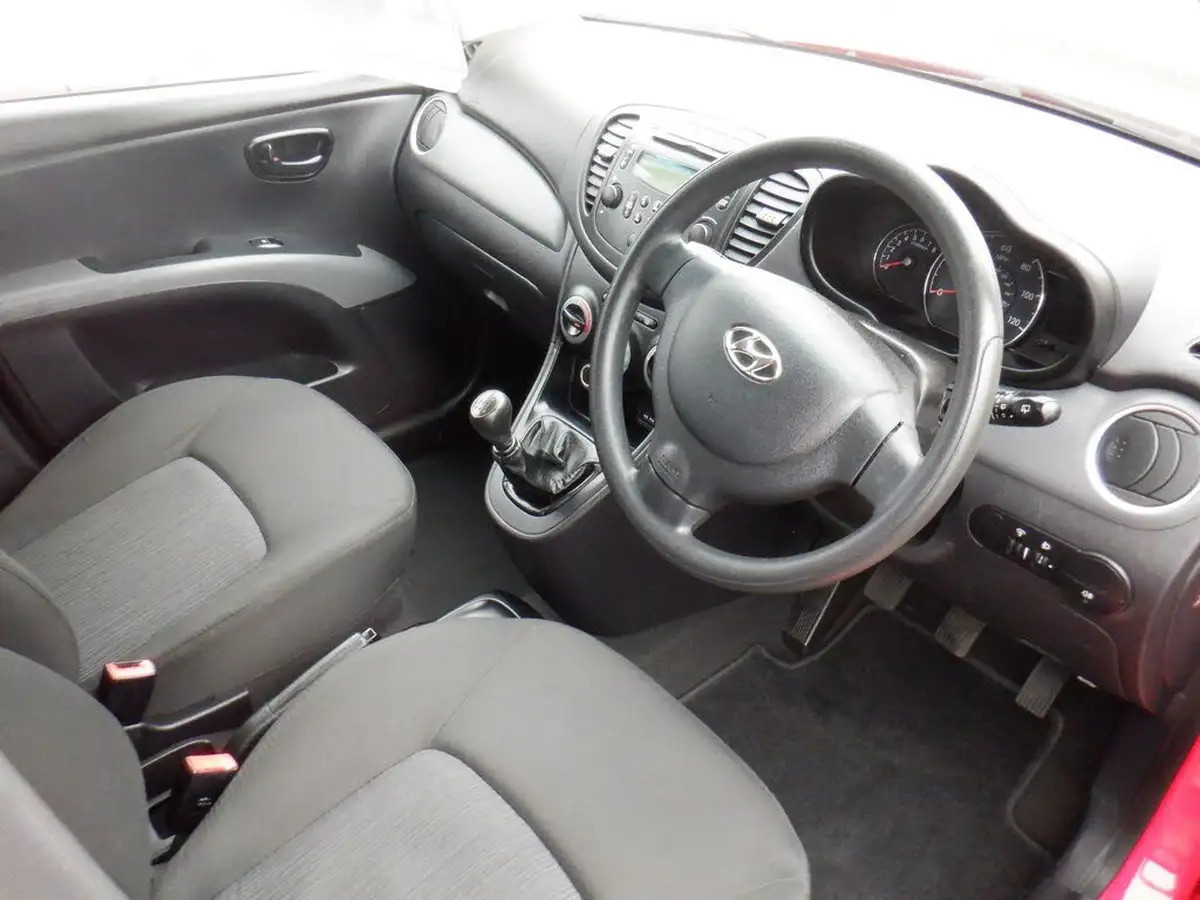 2012-hyundai-i10-12-classic-85bhp-big-7