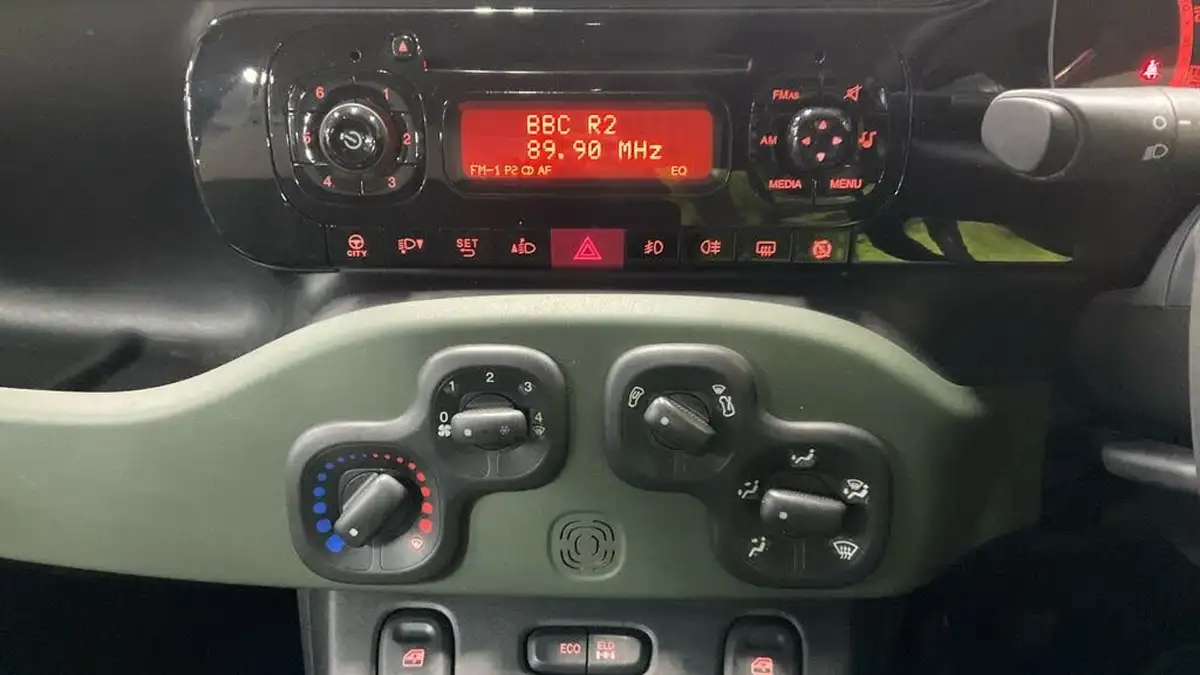 2013-fiat-panda-09-big-5