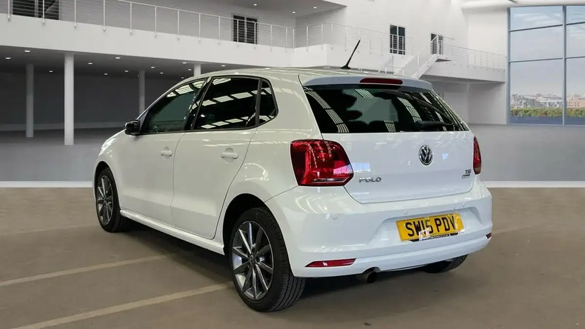 2015-volkswagen-polo-12-tsi-se-design-5d-big-3
