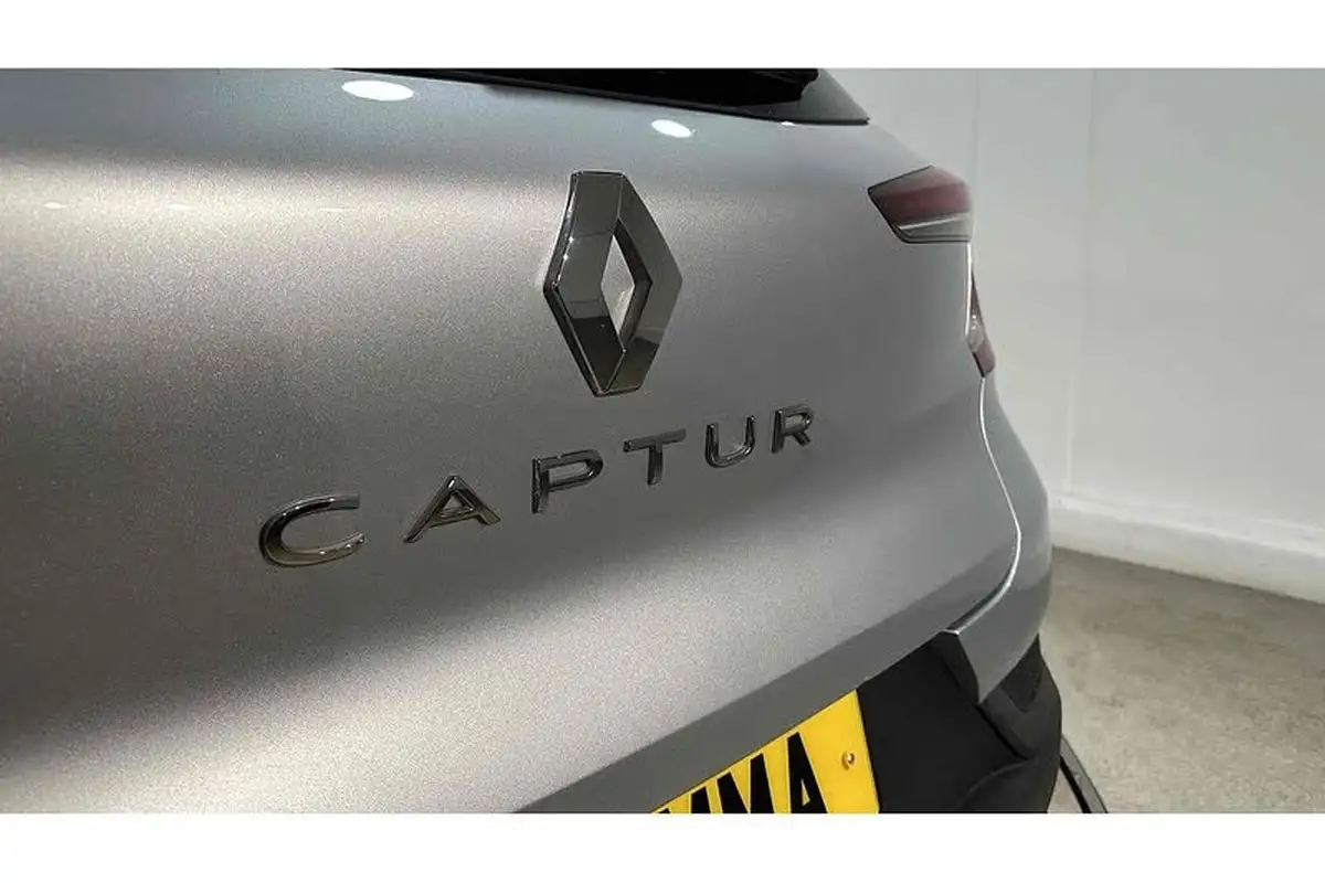 2021-renault-captur-13-tce-iconic-140ps-big-10