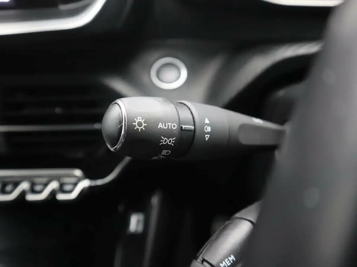 2020-peugeot-208-12-puretech-gt-line-100bhp-big-20