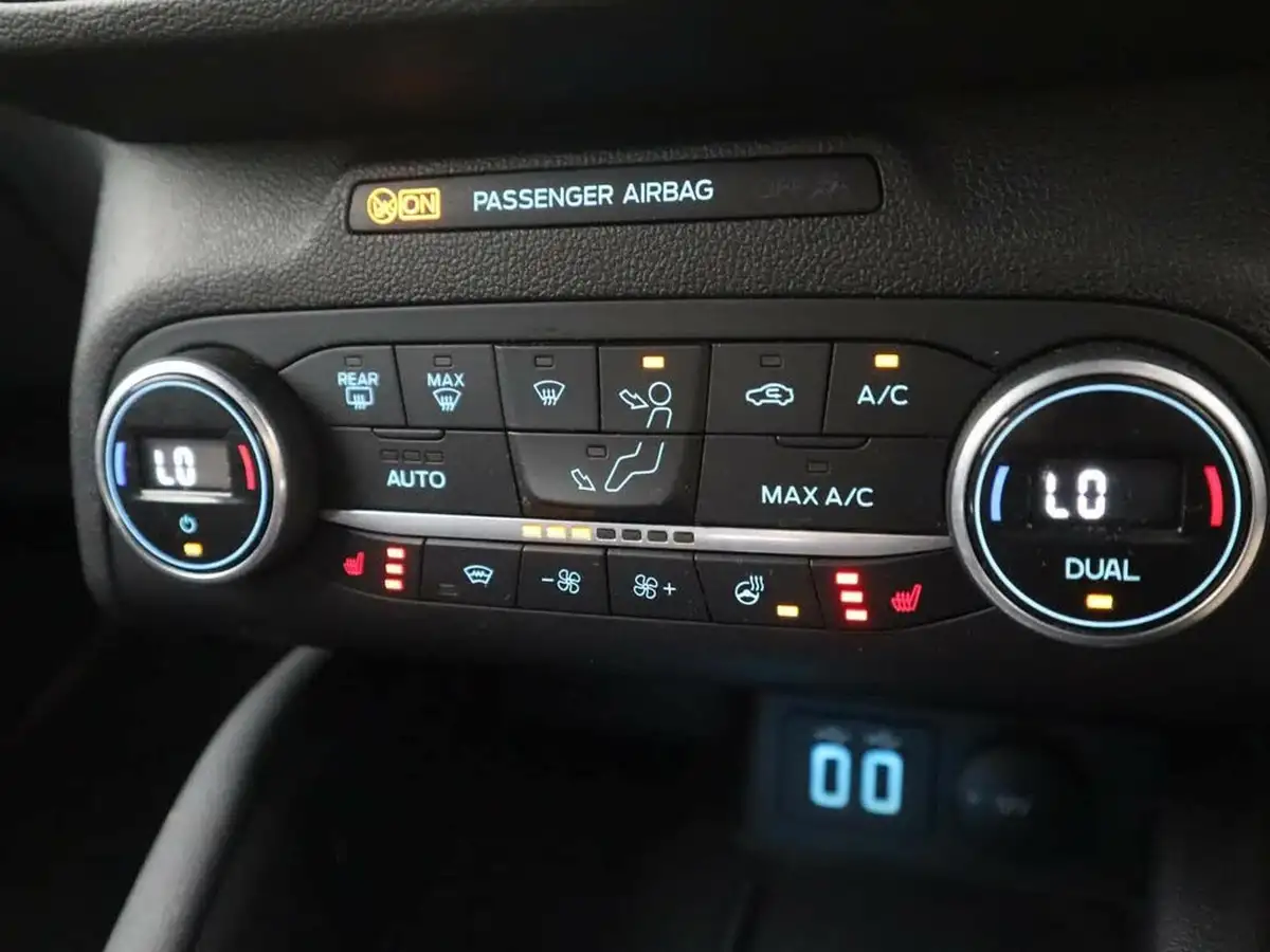 2020-ford-focus-15-st-line-x-hatchback-big-20