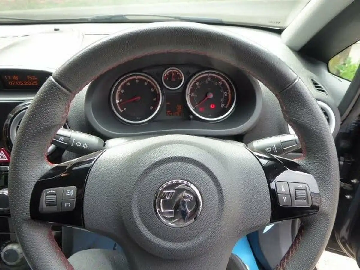2014-vauxhall-corsa-14-sxi-5d-big-13
