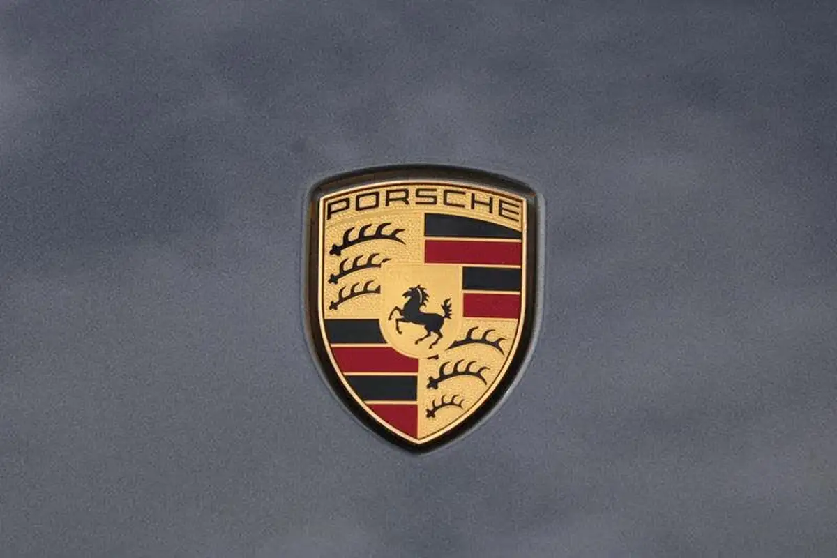2022-porsche-cayenne-40-v8-turbo-s-e-hybrid-coupe-big-41