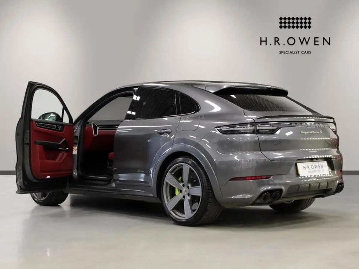 2022-porsche-cayenne-40-v8-turbo-s-e-hybrid-coupe-big-13