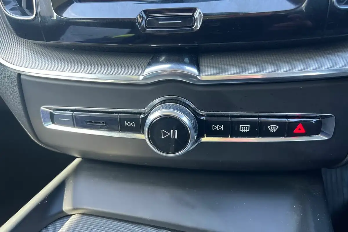2024-volvo-xc60-20-b5-plus-big-13