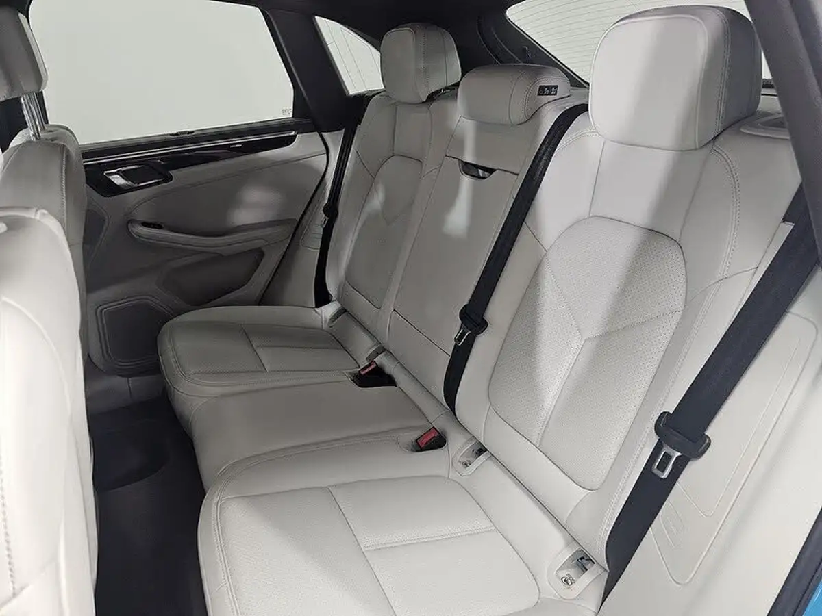 2018-porsche-macan-big-12
