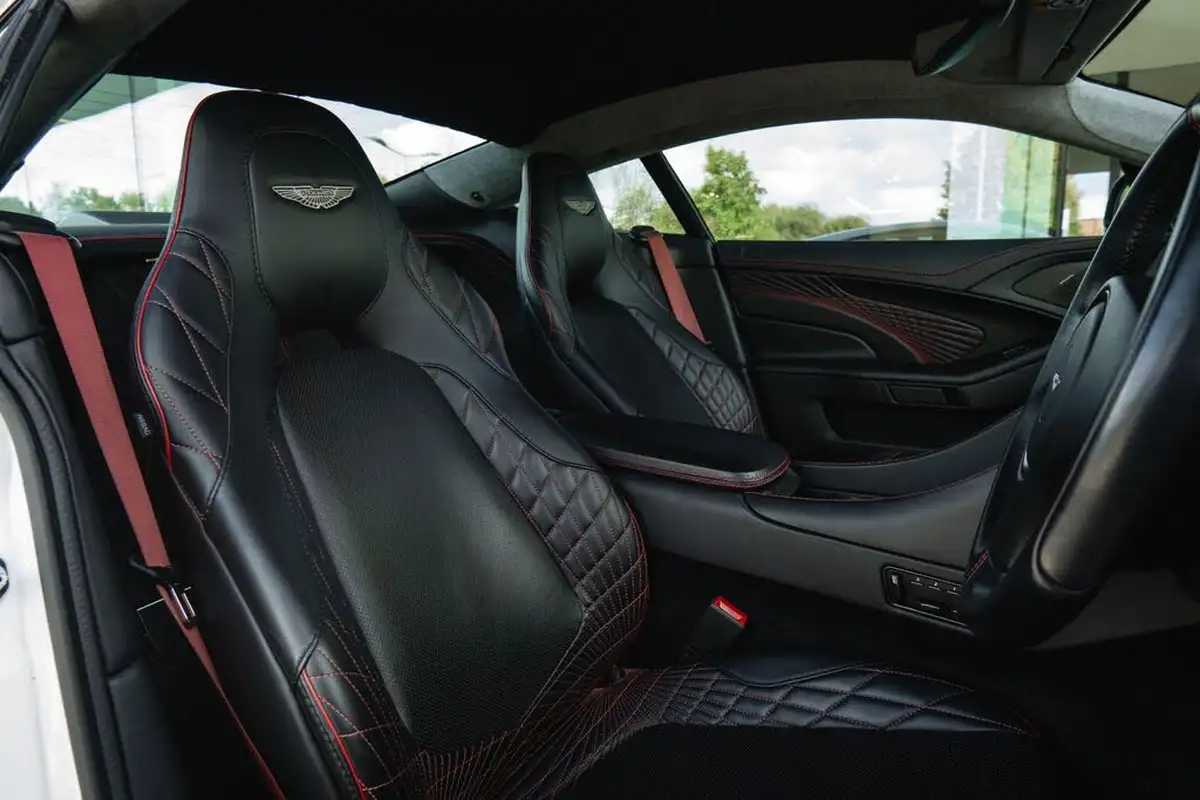 2017-aston-martin-vanquish-59-zagato-big-26