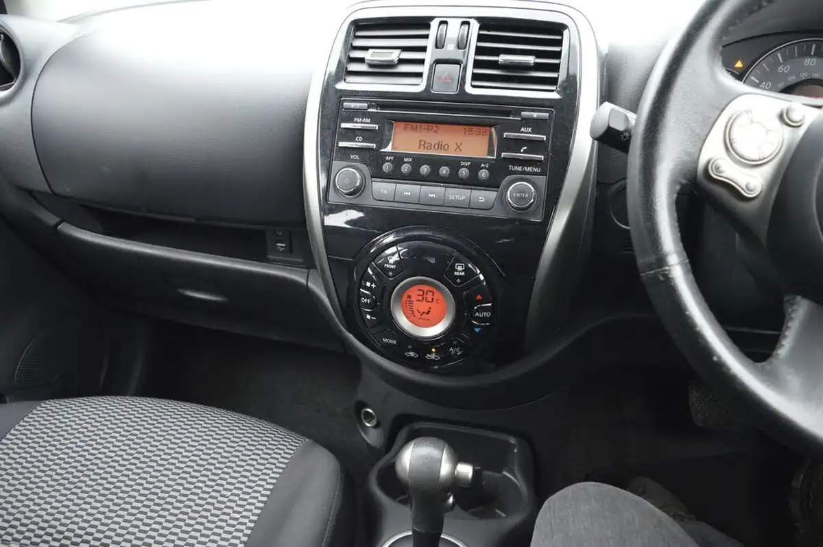 2016-nissan-micra-12-acenta-cvt-big-16