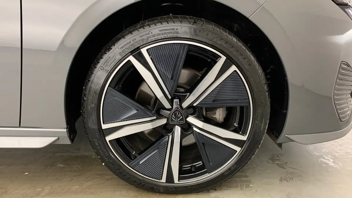 2024-peugeot-308-sw-15-bluehdi-gt-big-22