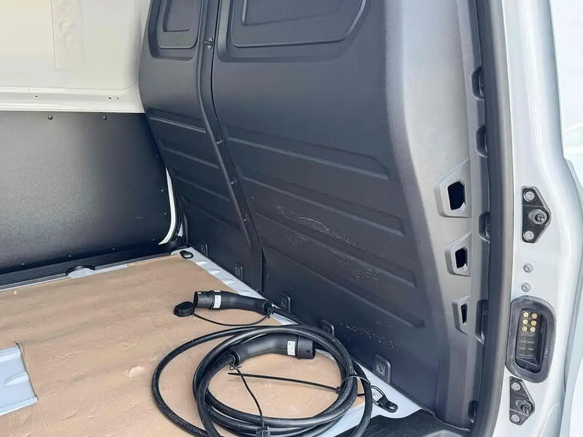 2023-renault-kangoo-e-ll21-e-tech-start-rc-crewcab-big-14