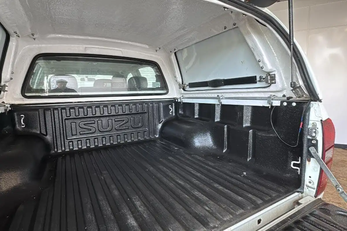 2019-isuzu-d-max-19td-utility-4x4-double-pickup-big-12