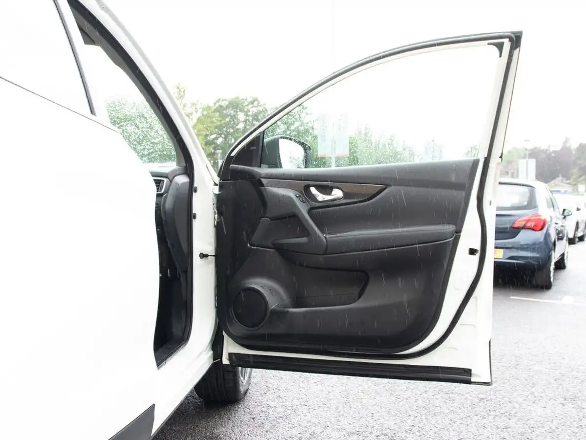 2020-nissan-qashqai-13-dig-t-n-connecta-140ps-big-13