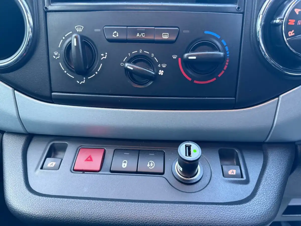 2013-citroen-berlingo-16td-xtr-airdream-egs6-big-19