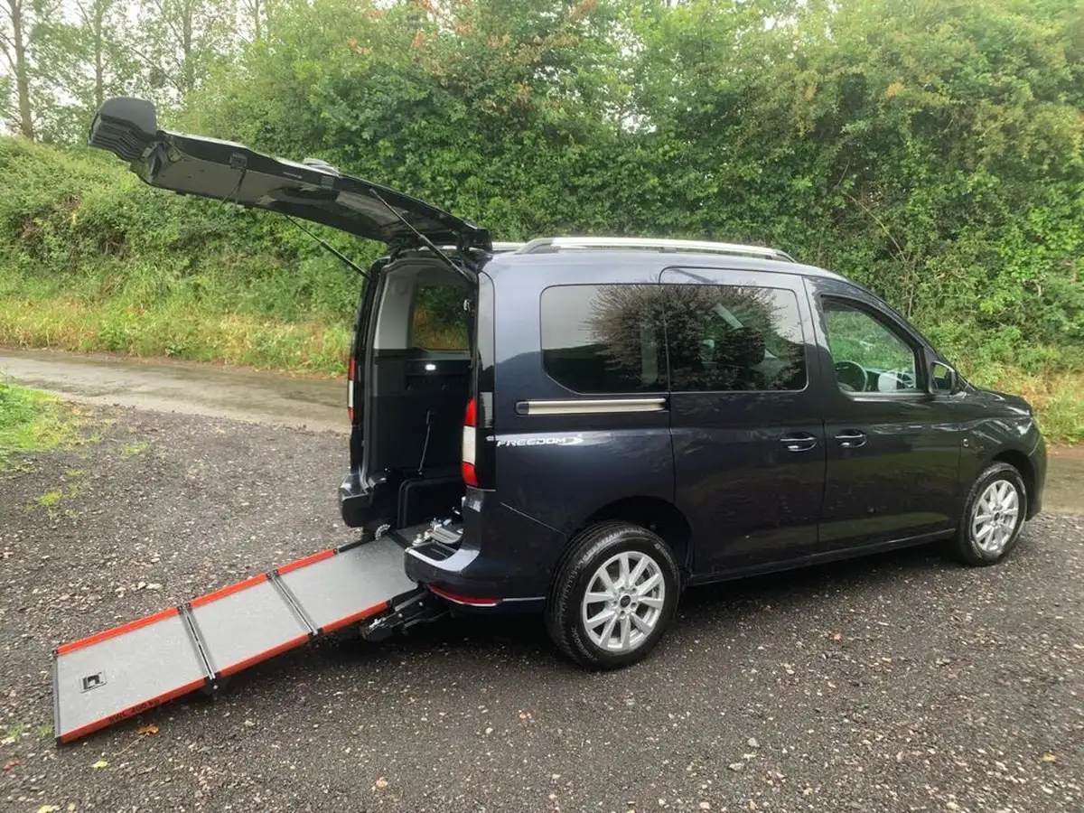 2024-ford-tourneo-connect-20-titanium-auto-big-6
