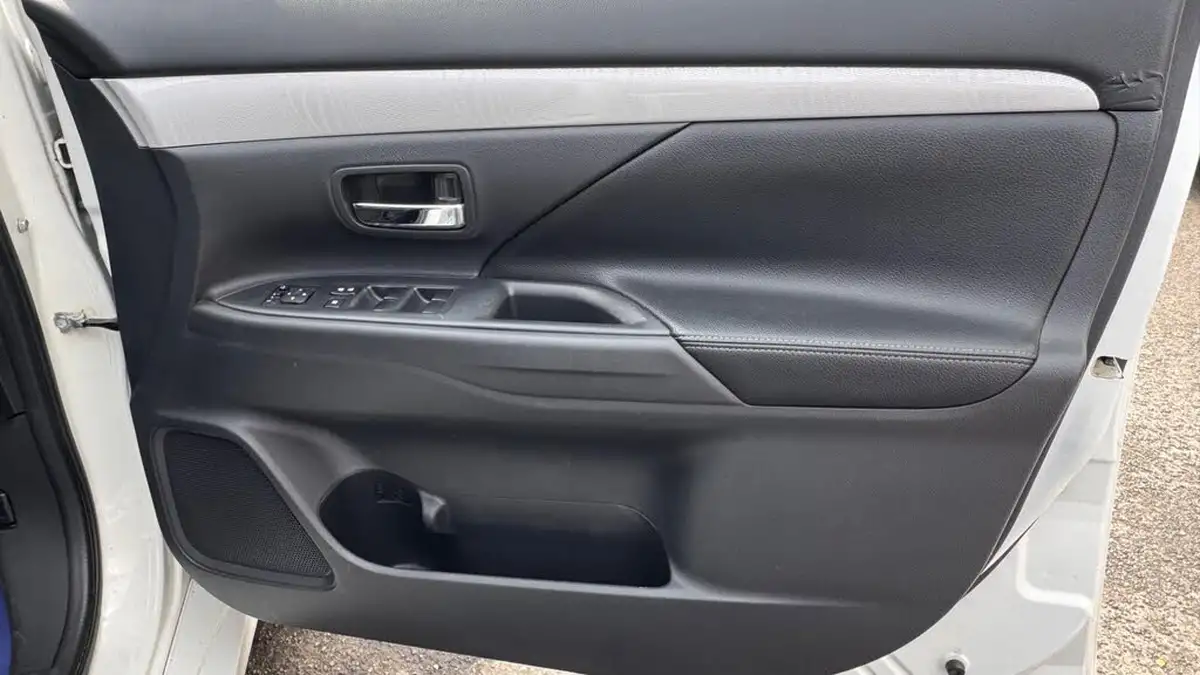 2015-mitsubishi-outlander-20-gx3h-phev-5st-big-27