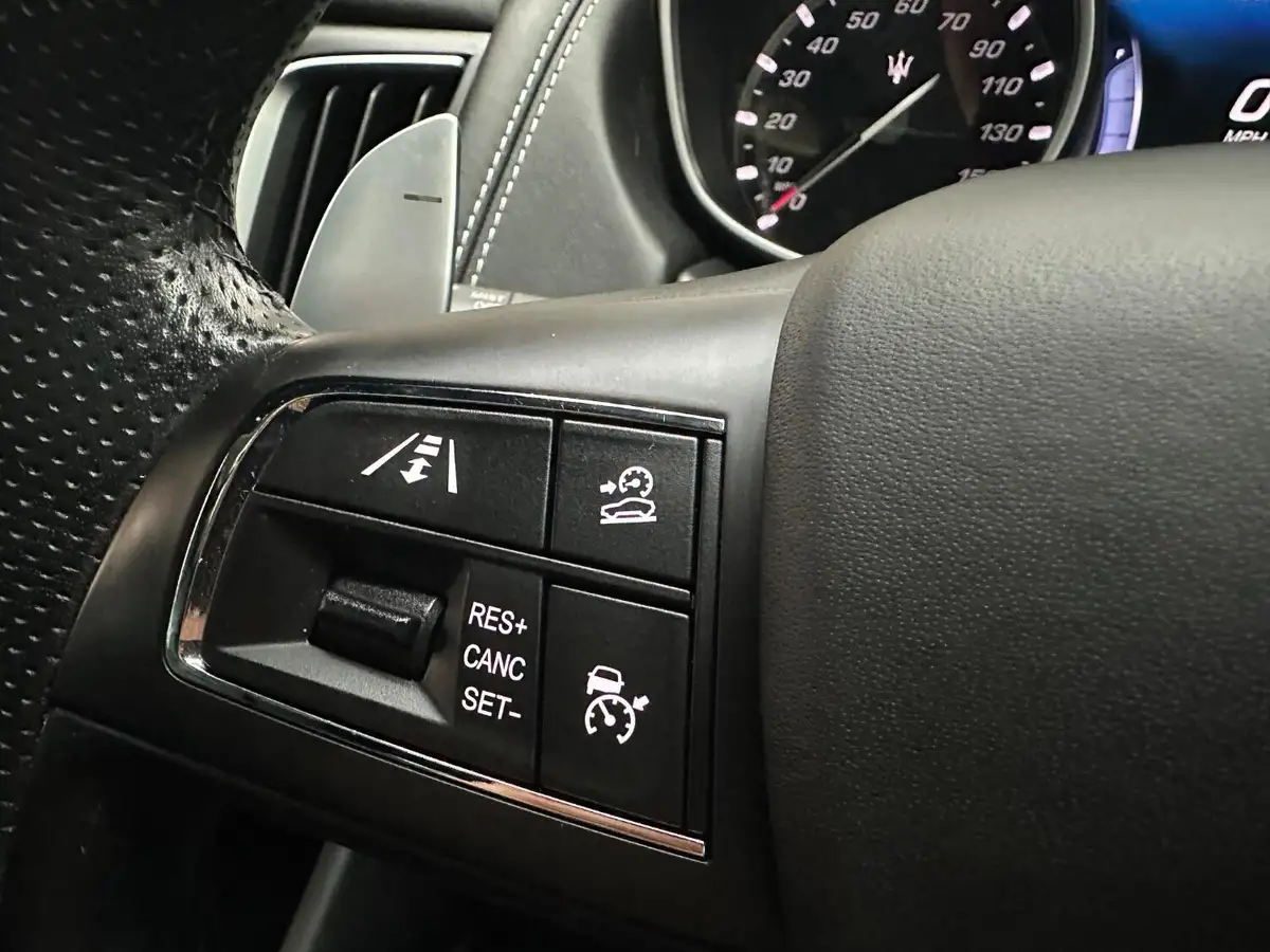 2017-maserati-levante-30td-4x4-no-trim-big-57