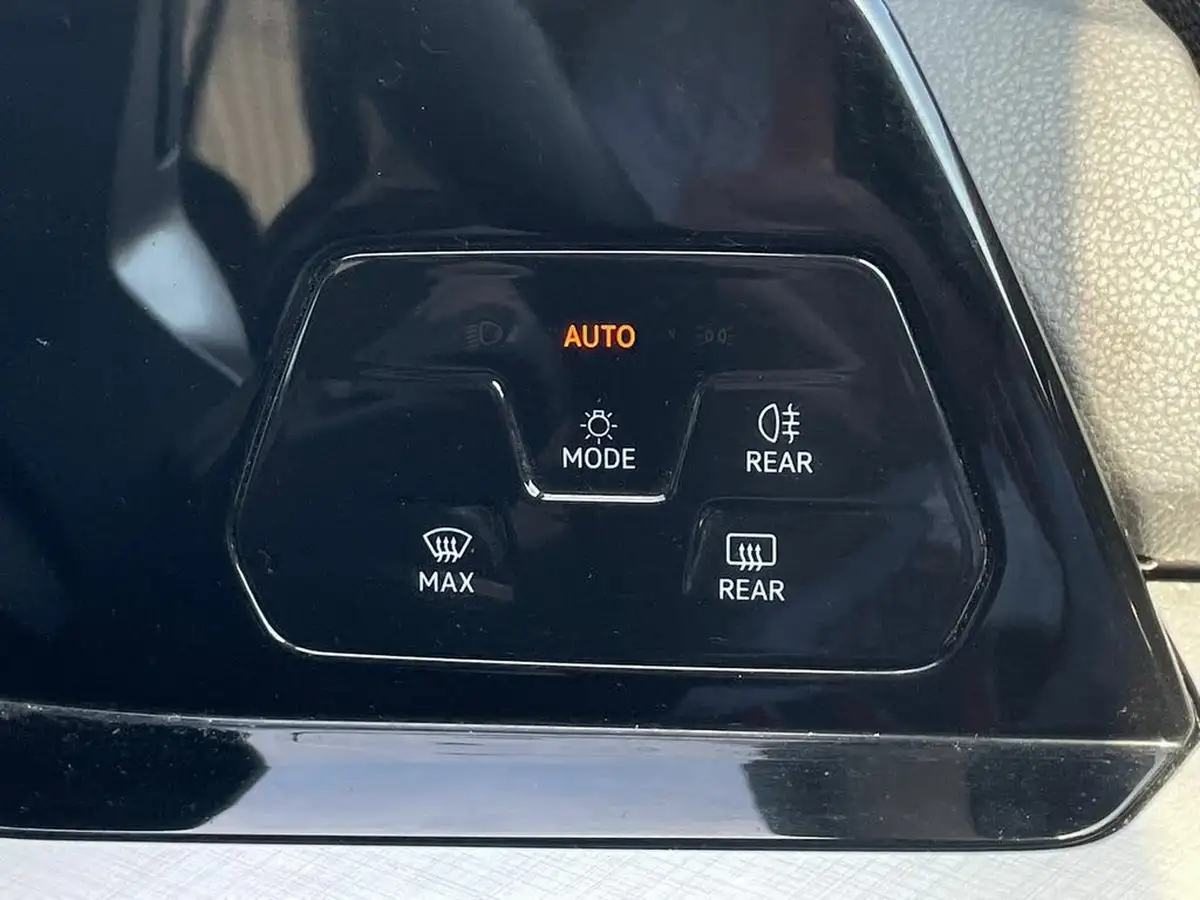 2023-volkswagen-golf-10-tsi-life-hatchback-big-29