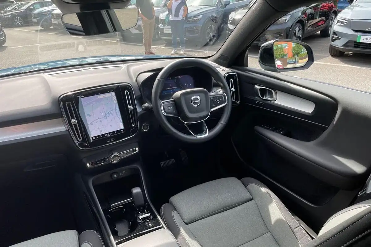 2022-volvo-xc40-20-b3-plus-big-31
