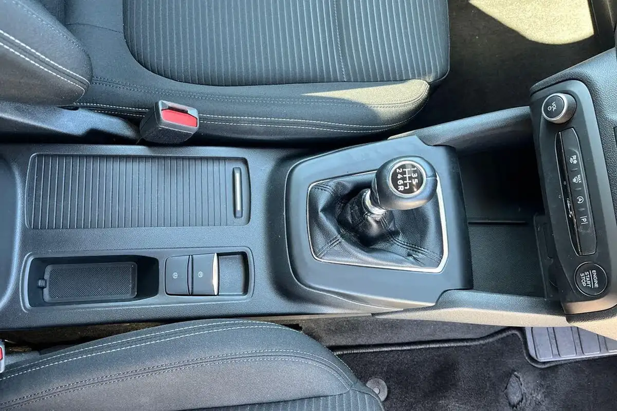 2023-ford-focus-10t-titanium-125ps-hatchback-big-17