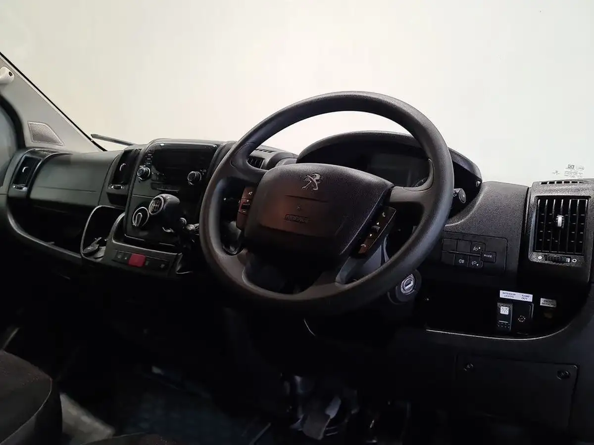 2018-peugeot-boxer-20-bluehdi-440-l4-h2-130-window-big-7