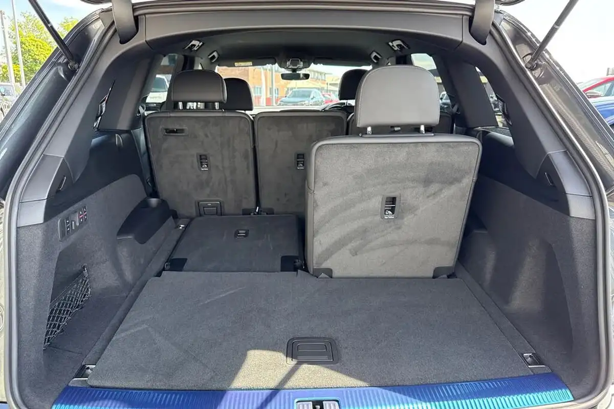 2025-audi-q7-30-45-tdi-black-edition-big-32