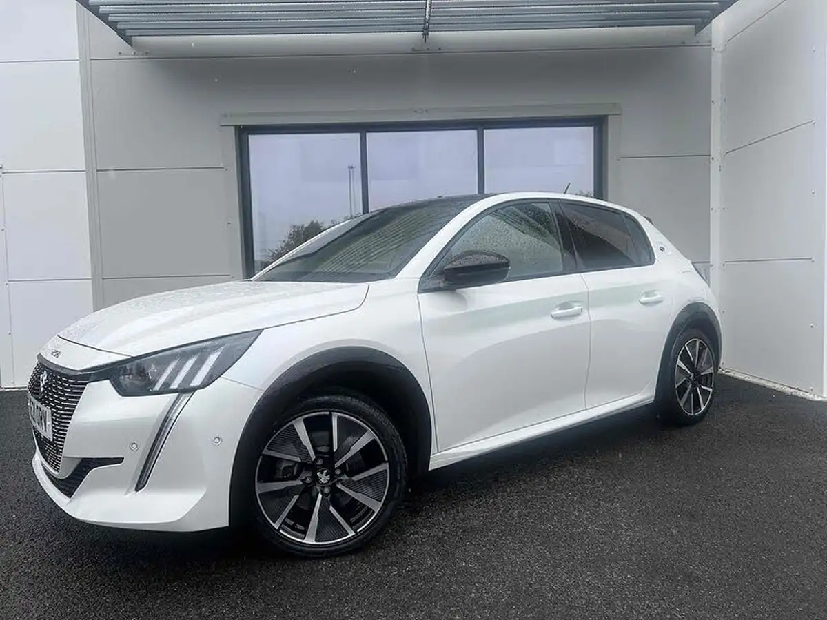 2021-peugeot-208-e-gt-50kwh-big-11