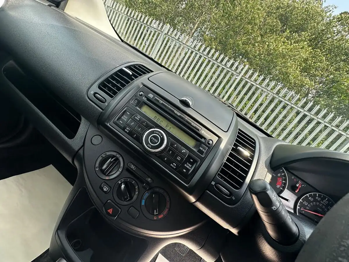 2011-nissan-note-14-visia-big-22
