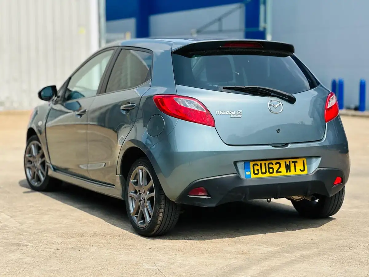 2012-mazda-mazda2-13-venture-big-37