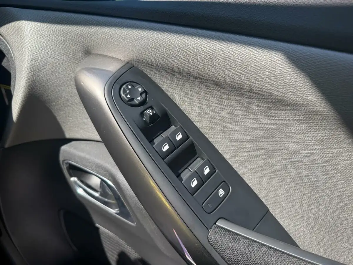 2022-citroen-grand-c4-spacetourer-12-puretech-sense-eat8-big-13