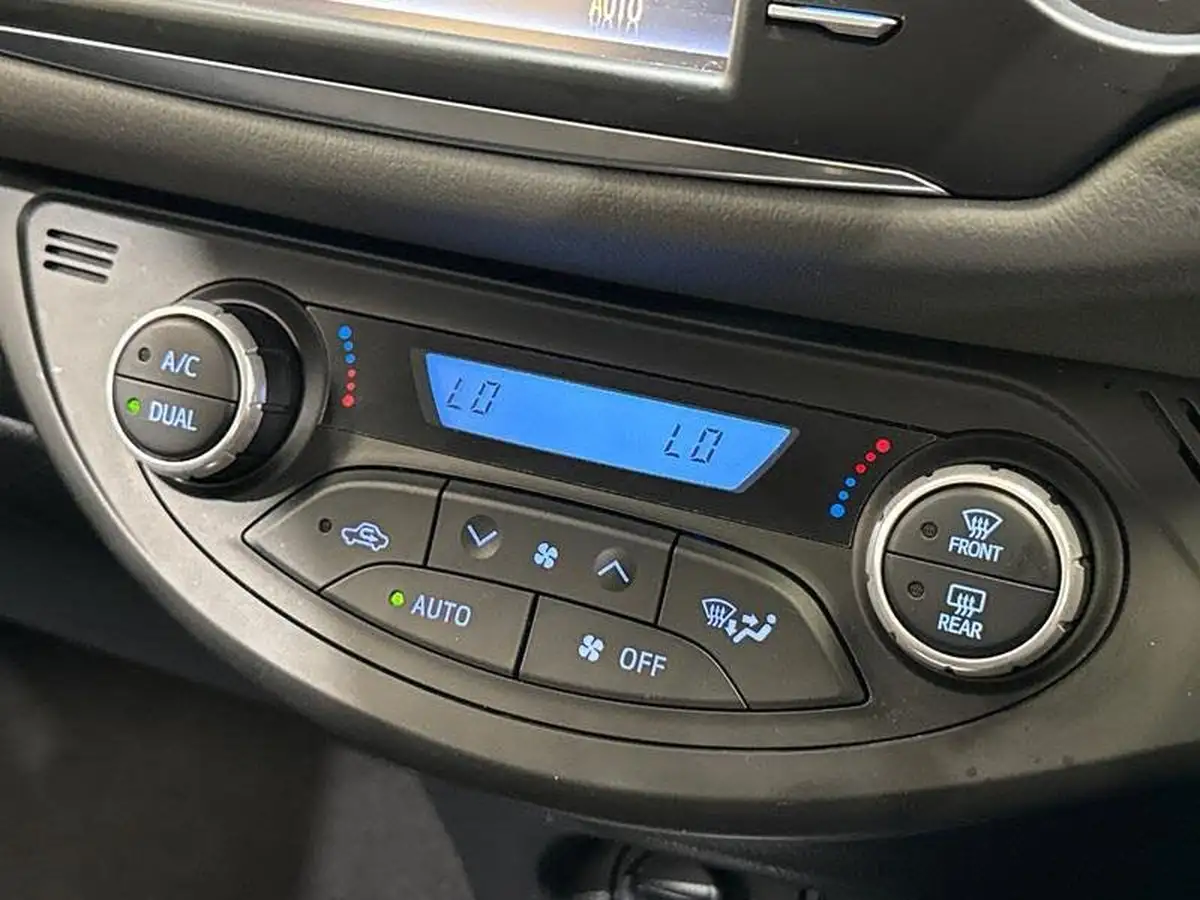 2020-toyota-yaris-15-vvt-i-icon-98bhp-hybrid-1497cc-e-cvt-big-25