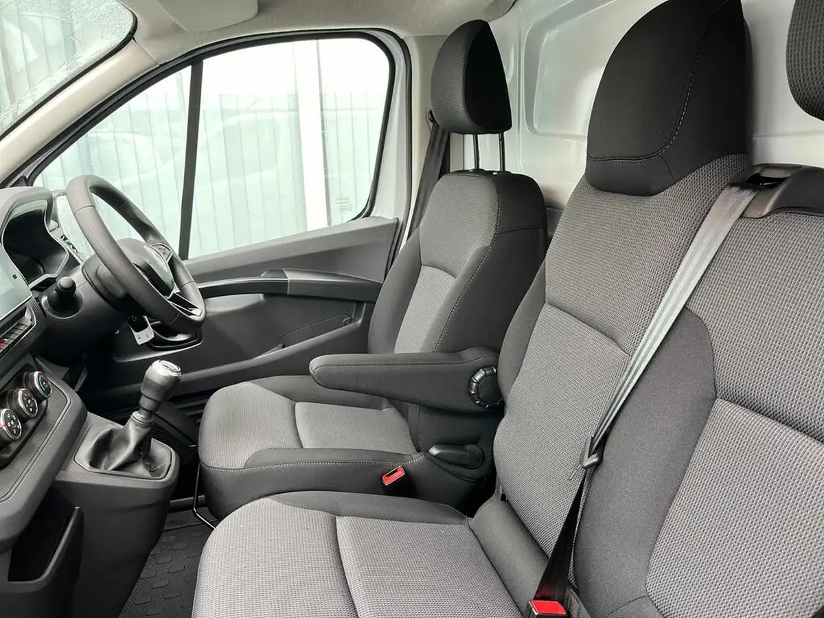 2025-renault-trafic-20dci-ll30-130-advance-panel-big-7