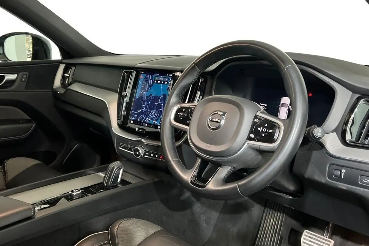 2022-volvo-xc60-20-b5-r-design-awd-big-8