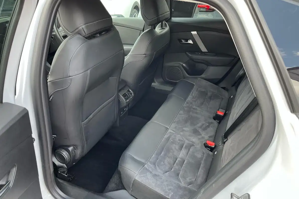 2024-citroen-c4-e-e-series-156ps-54kwh-big-11