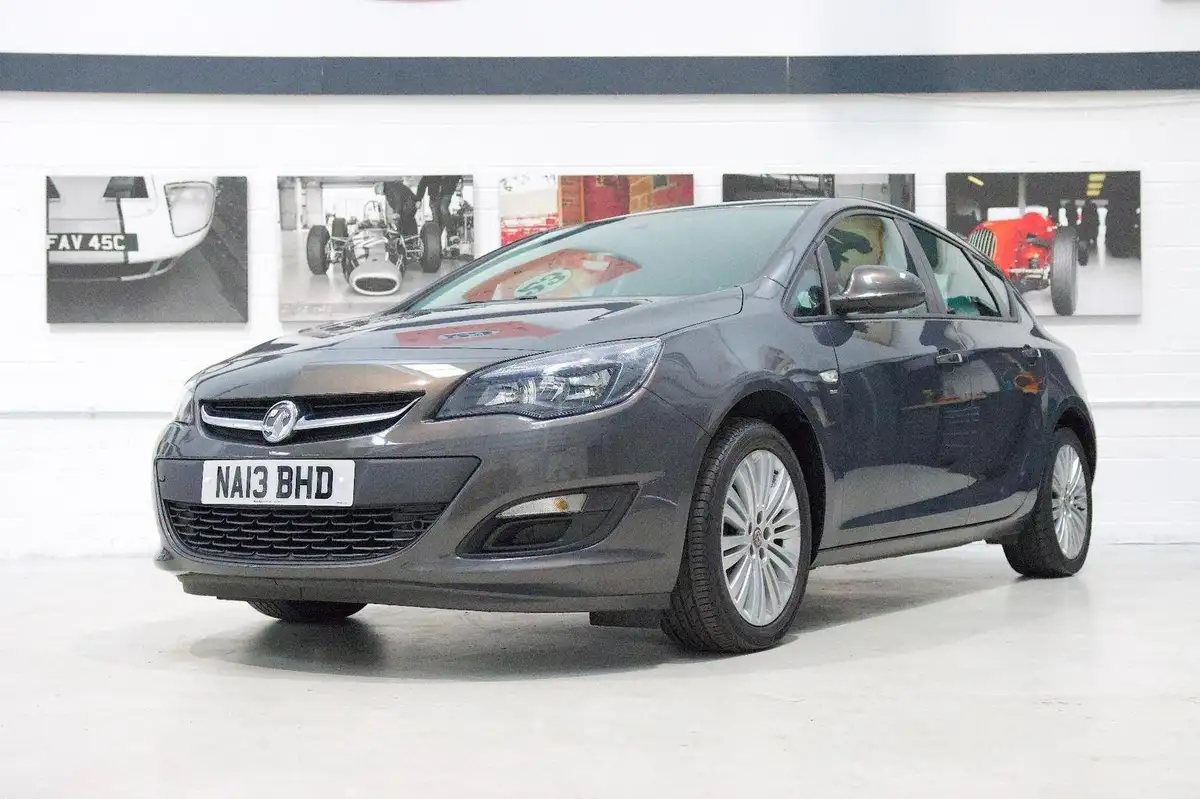 2013-vauxhall-astra-14-energy-big-6
