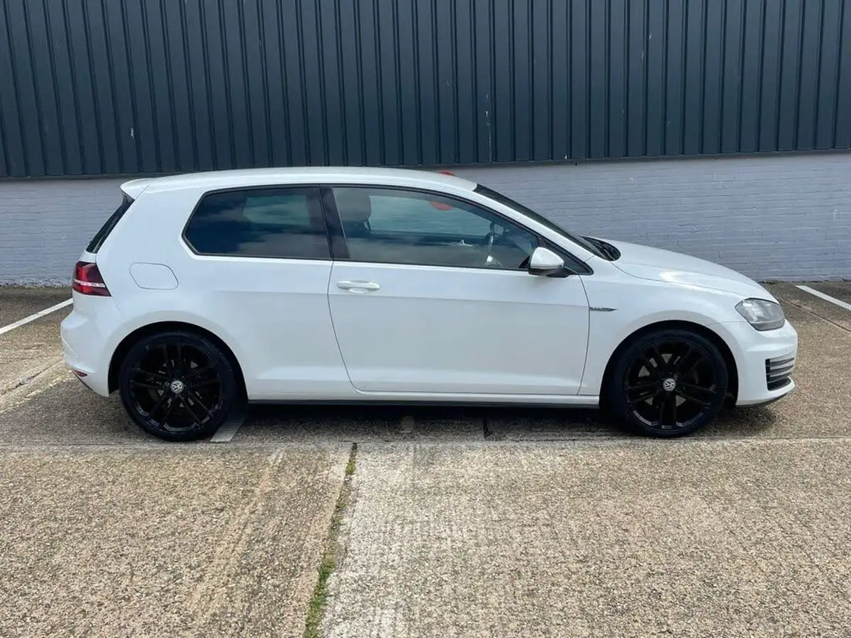 2014-volkswagen-golf-20tdi-gtd-3d-big-3