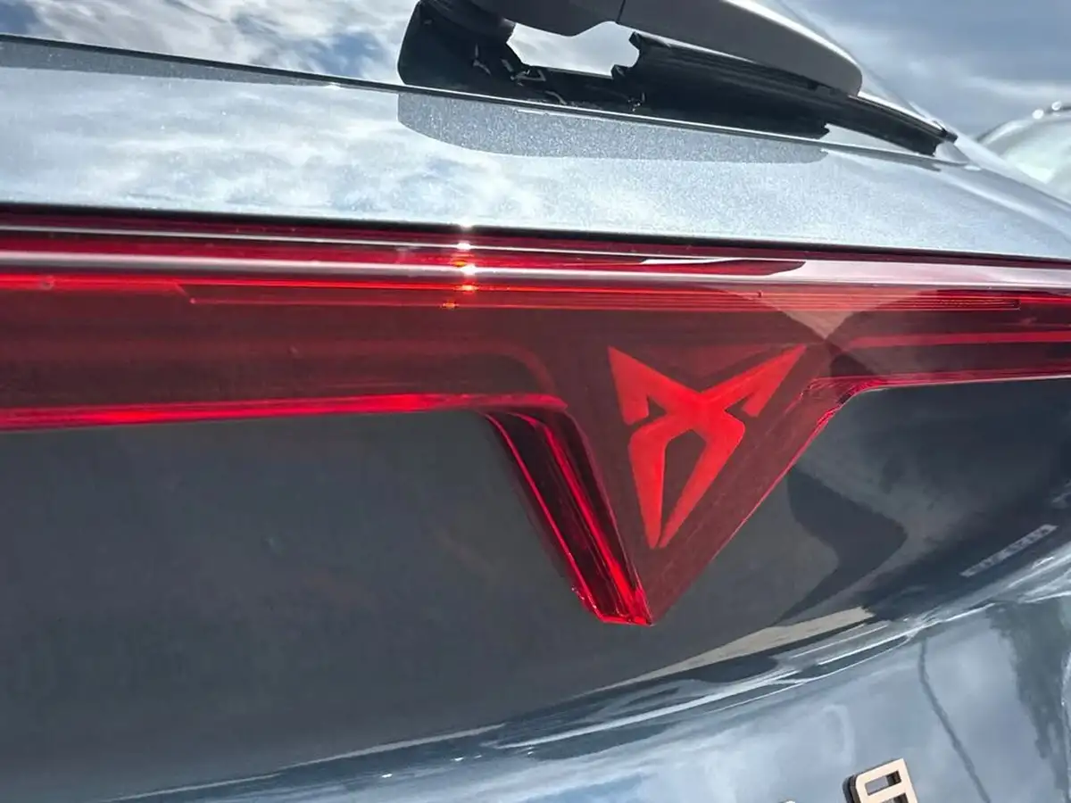 2025-cupra-formentor-15-e-hybrid-v2-big-25