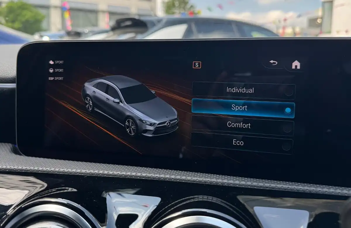 2020-mercedes-benz-a-class-13-a200-amg-line-executive-saloon-4d-7g-dct-big-48
