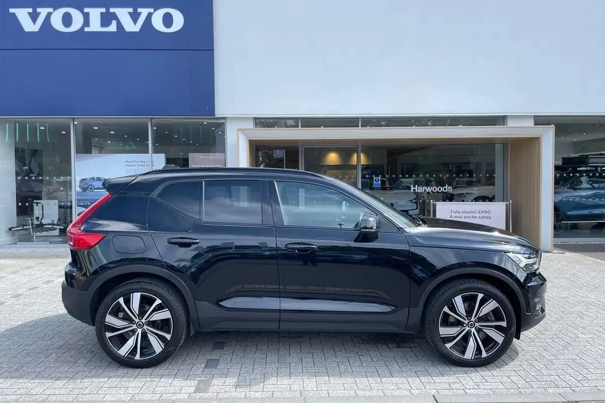 2021-volvo-xc40-15-t5-r-design-pro-258bhp-big-1