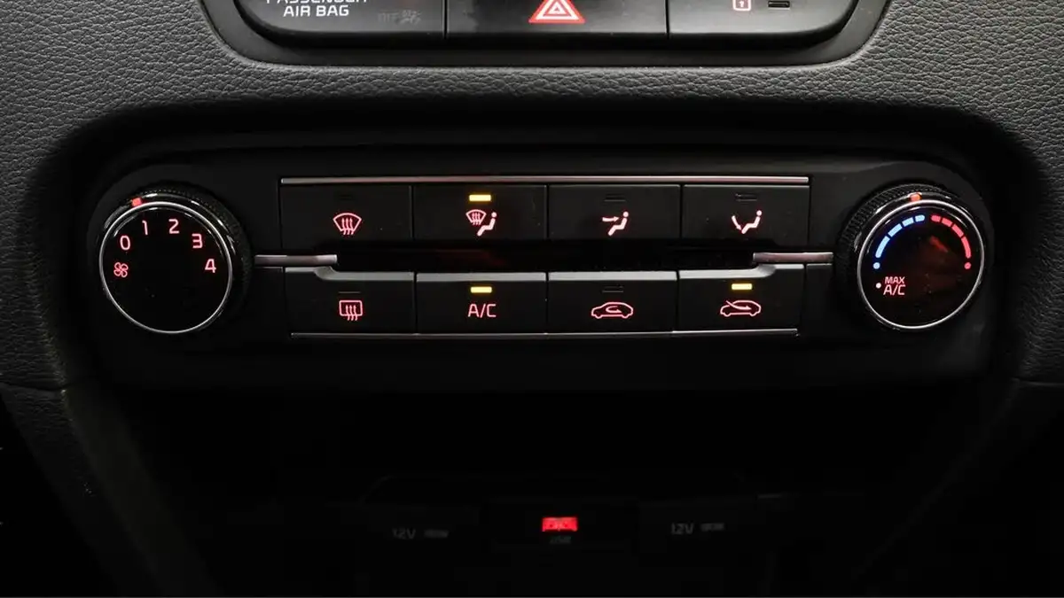 2022-kia-xceed-10-t-gdi-2-big-12