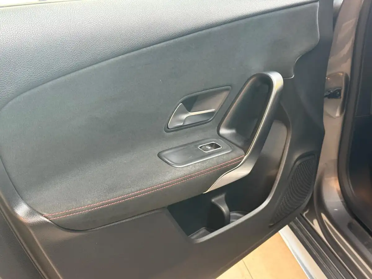 2018-mercedes-benz-a-class-15d-a180d-amg-line-116ps-ss-hatchback-5d-7g-dct-big-18