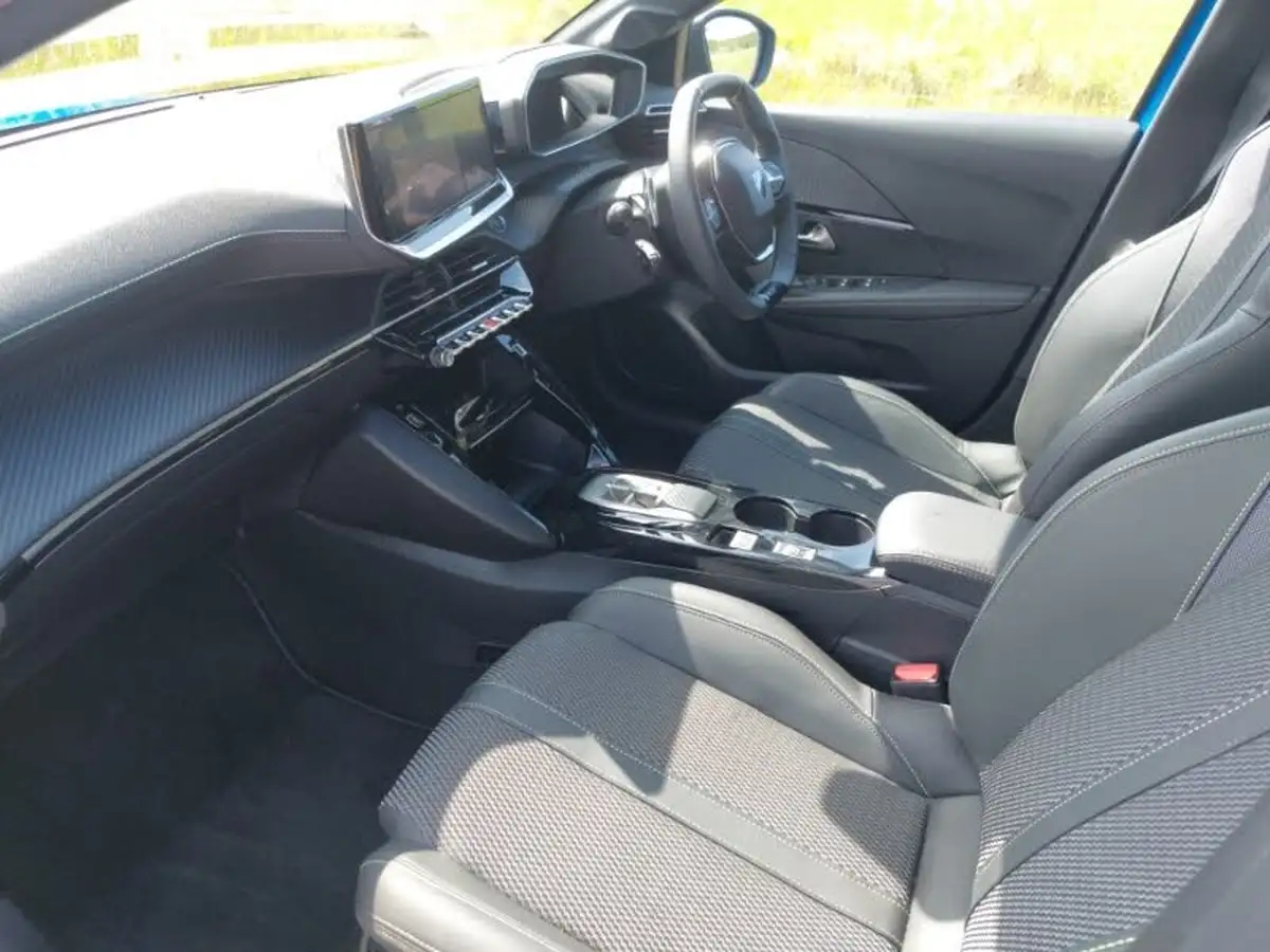2024-peugeot-208-12-puretech-gt-100ps-hybrid-e-dsc6-big-4