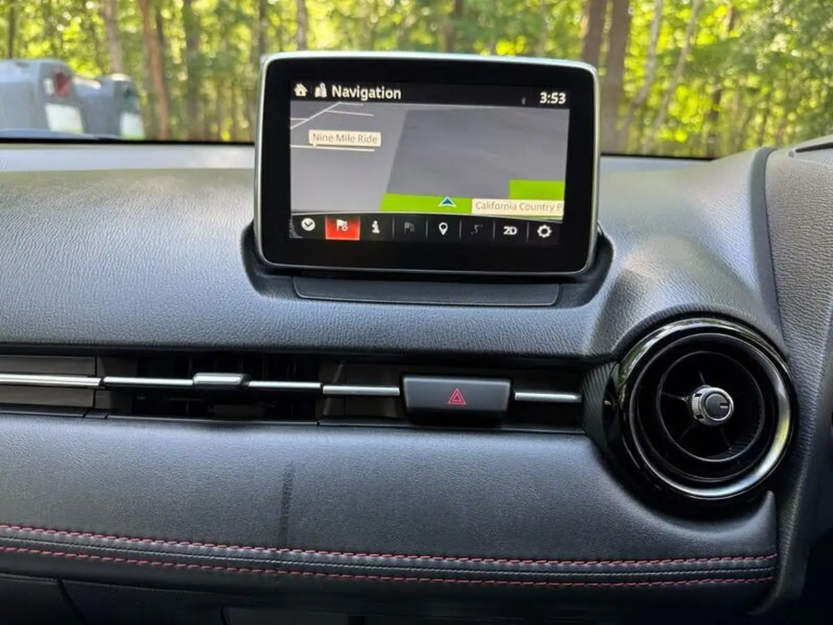 2016-mazda-mazda2-15td-sport-nav-big-24