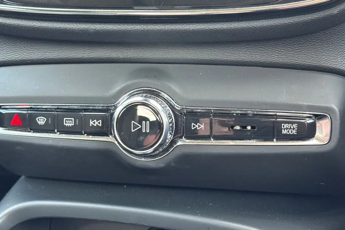 2021-volvo-xc40-15-t3-inscription-163bhp-geartronic-big-13