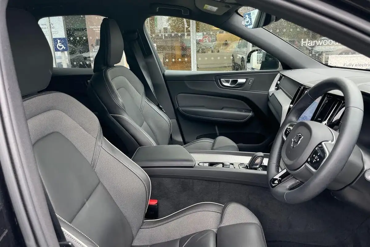 2021-volvo-xc60-20-b5-r-design-pro-awd-big-24