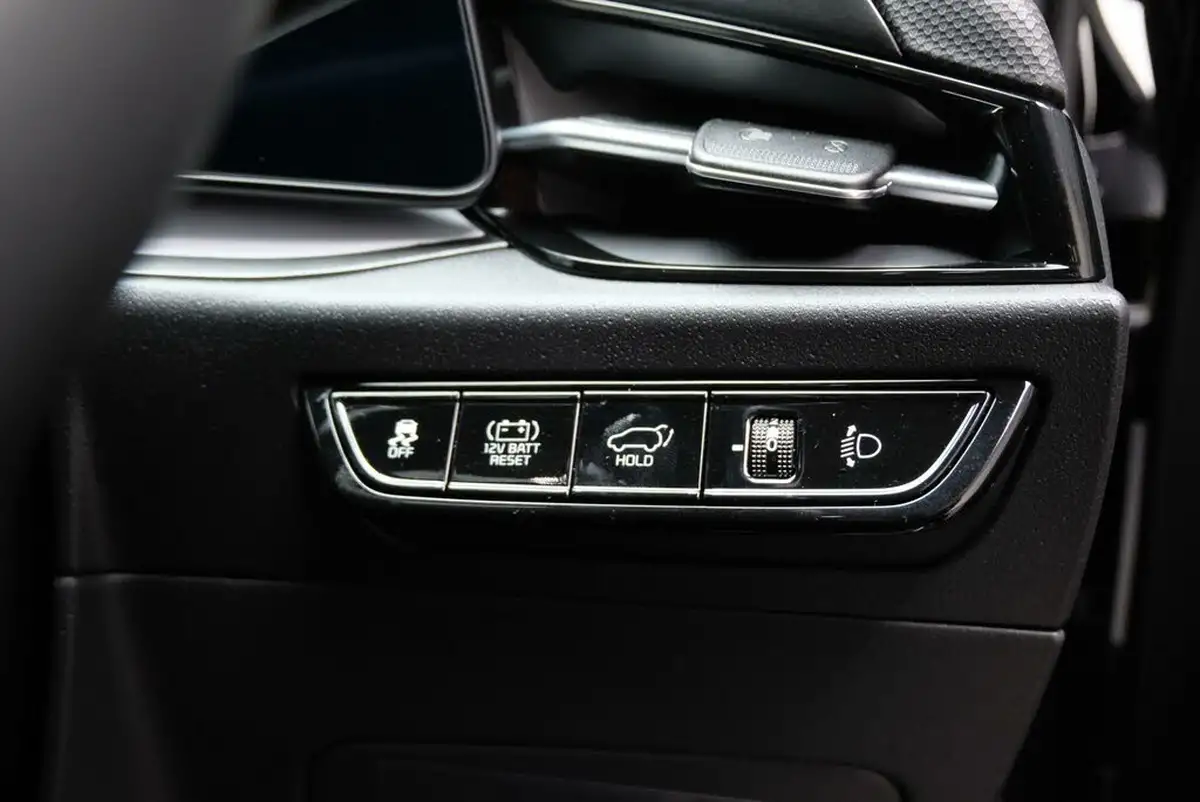 2024-kia-niro-16-gdi-4-127bhp-hev-132kwh-big-20