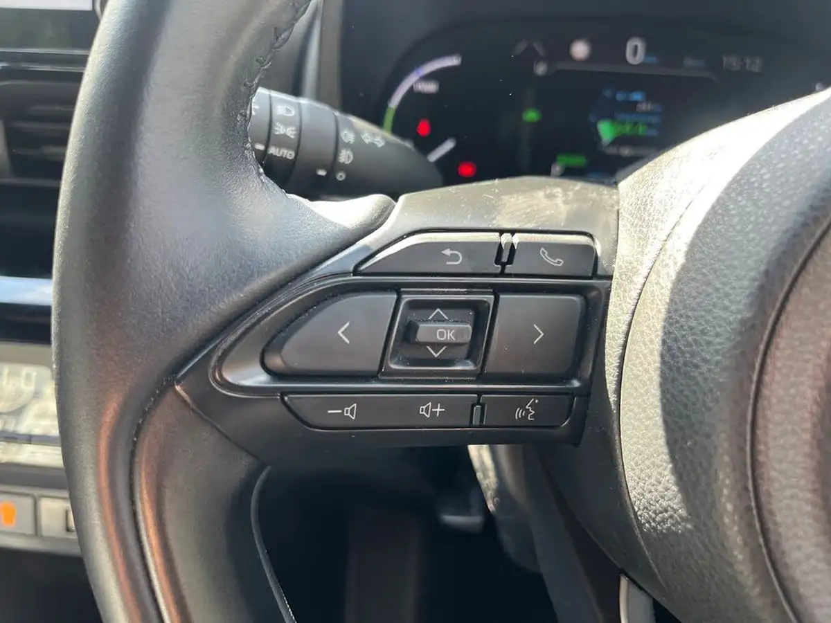 2021-toyota-yaris-15-vvt-i-design-panoramic-roof-big-15