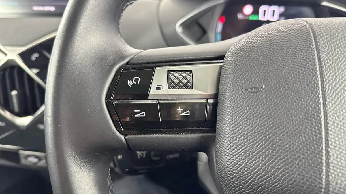 2021-ds-ds-3-crossback-e-tense-prestige-big-18